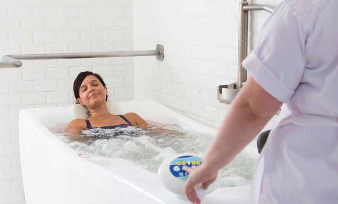 Bains massant lors de votre cure thermale à Challes les Eaux